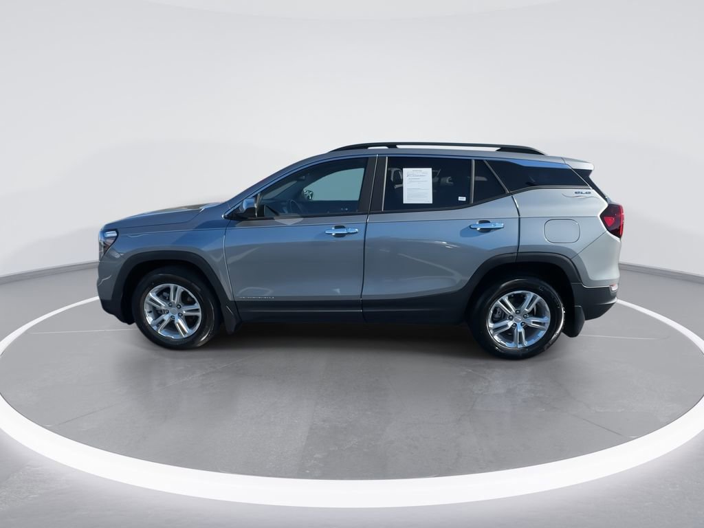 Used 2023 GMC Terrain SLE w/ Driver Convenience Package image 5