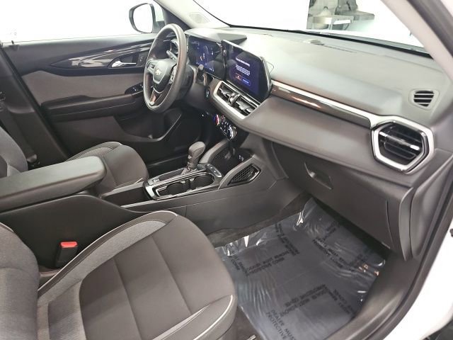 Used 2024 Chevrolet TrailBlazer LT w/ Driver Confidence Package image 35
