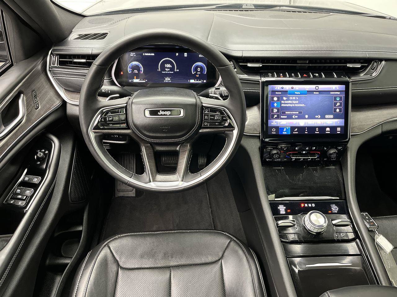 Used 2023 Jeep Grand Cherokee Overland AWD/4WD image 14