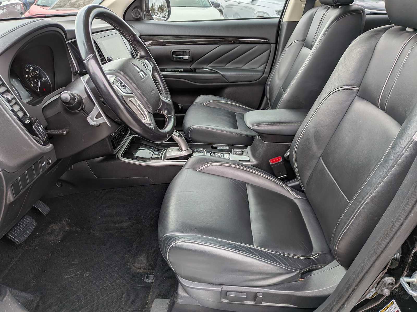 Used 2018 Mitsubishi Outlander SEL image 15