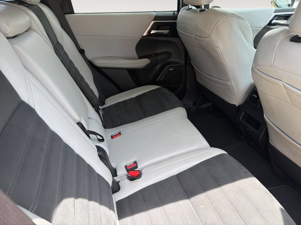 Used 2025 Mitsubishi Outlander SE FWD image 10