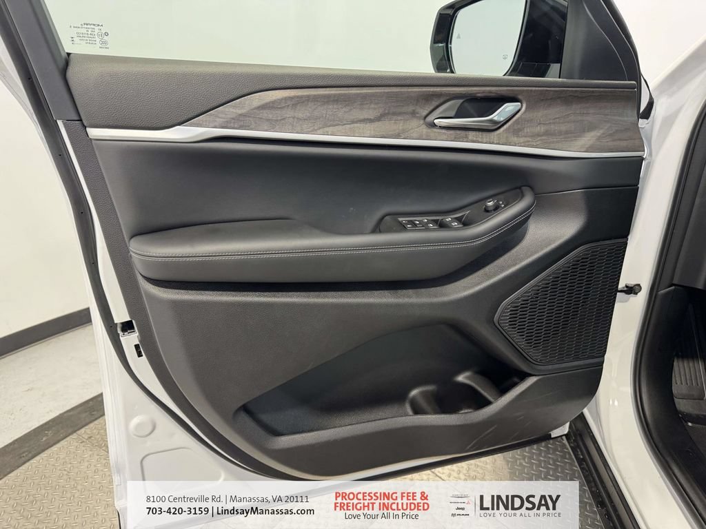 New 2026 Jeep Grand Cherokee Altitude AWD/4WD image 14