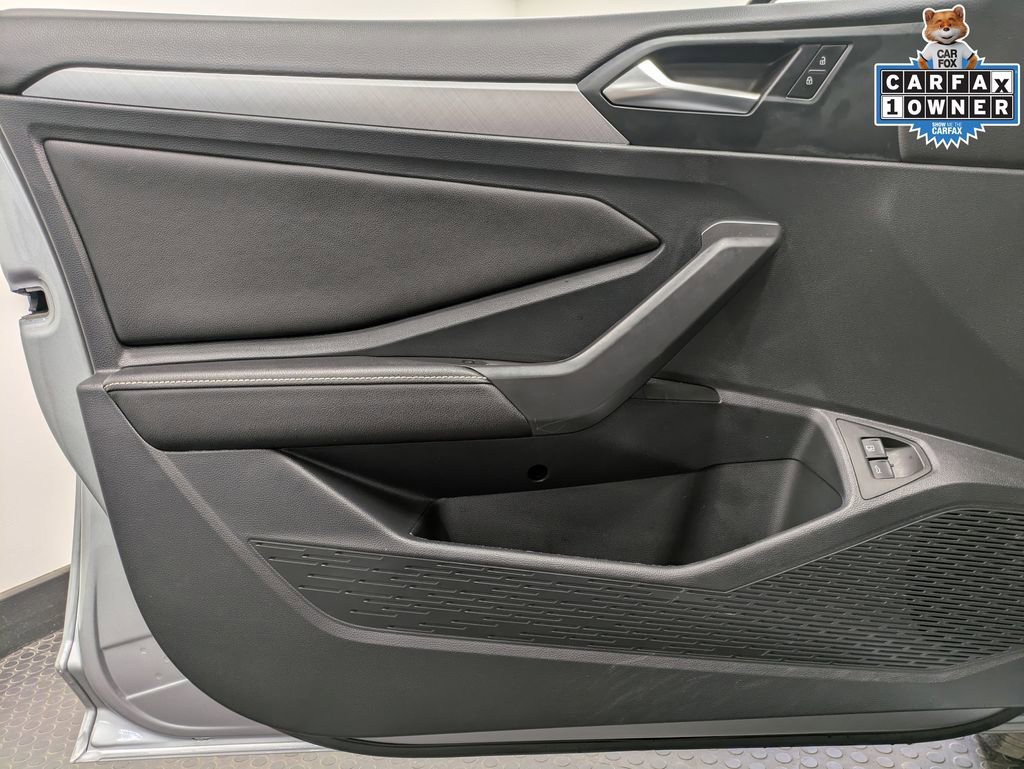 Used 2023 Volkswagen Jetta SE image 8