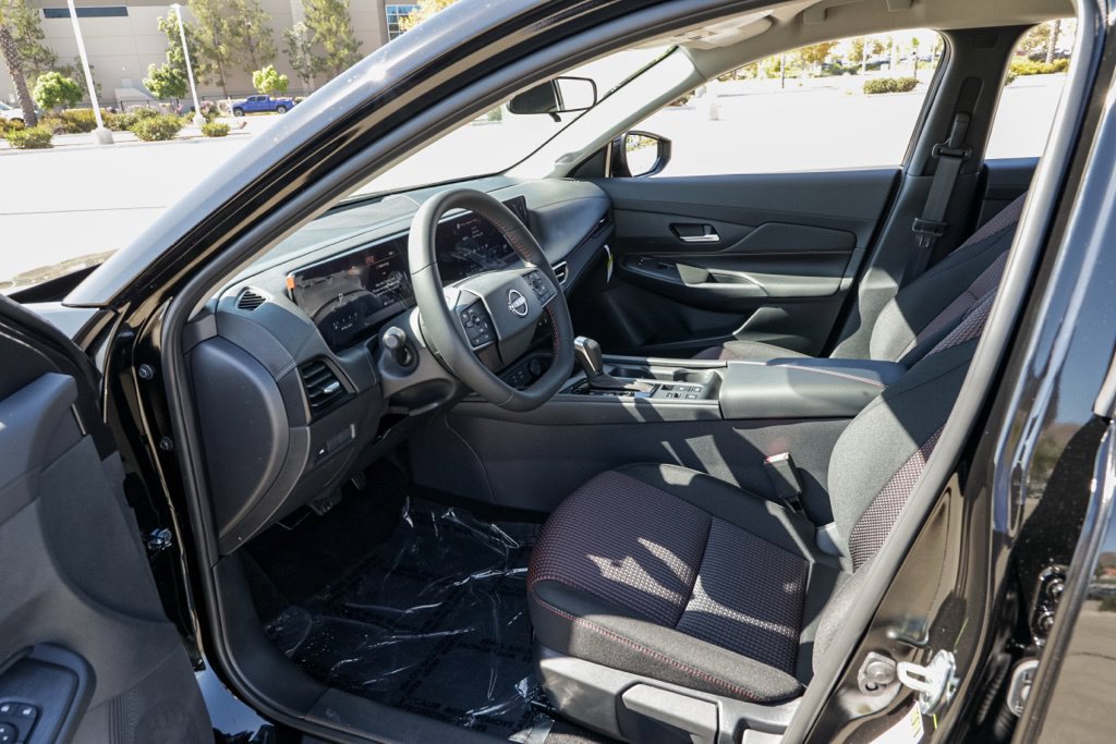 New 2027 Nissan Sentra SR FWD image 16