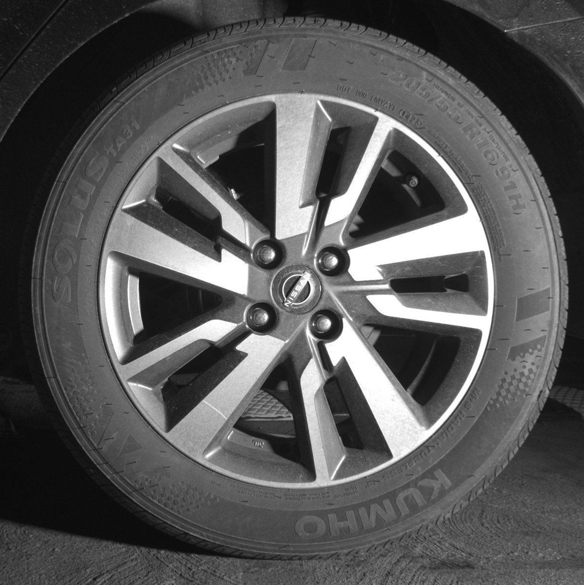 Used 2025 Nissan Versa SV FWD image 14
