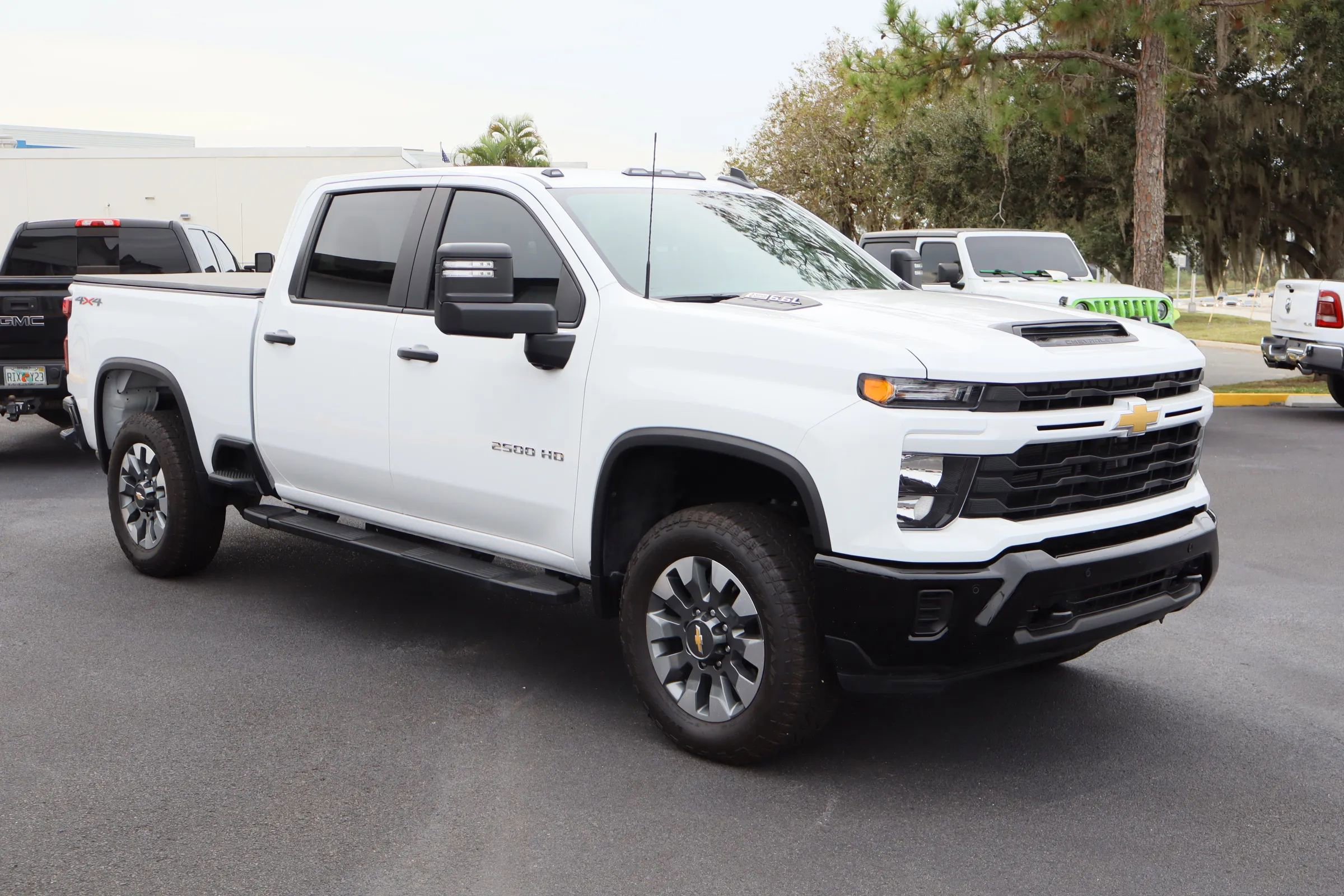 Used 2025 Chevrolet Silverado 2500 Custom w/ Custom Value Package image 2