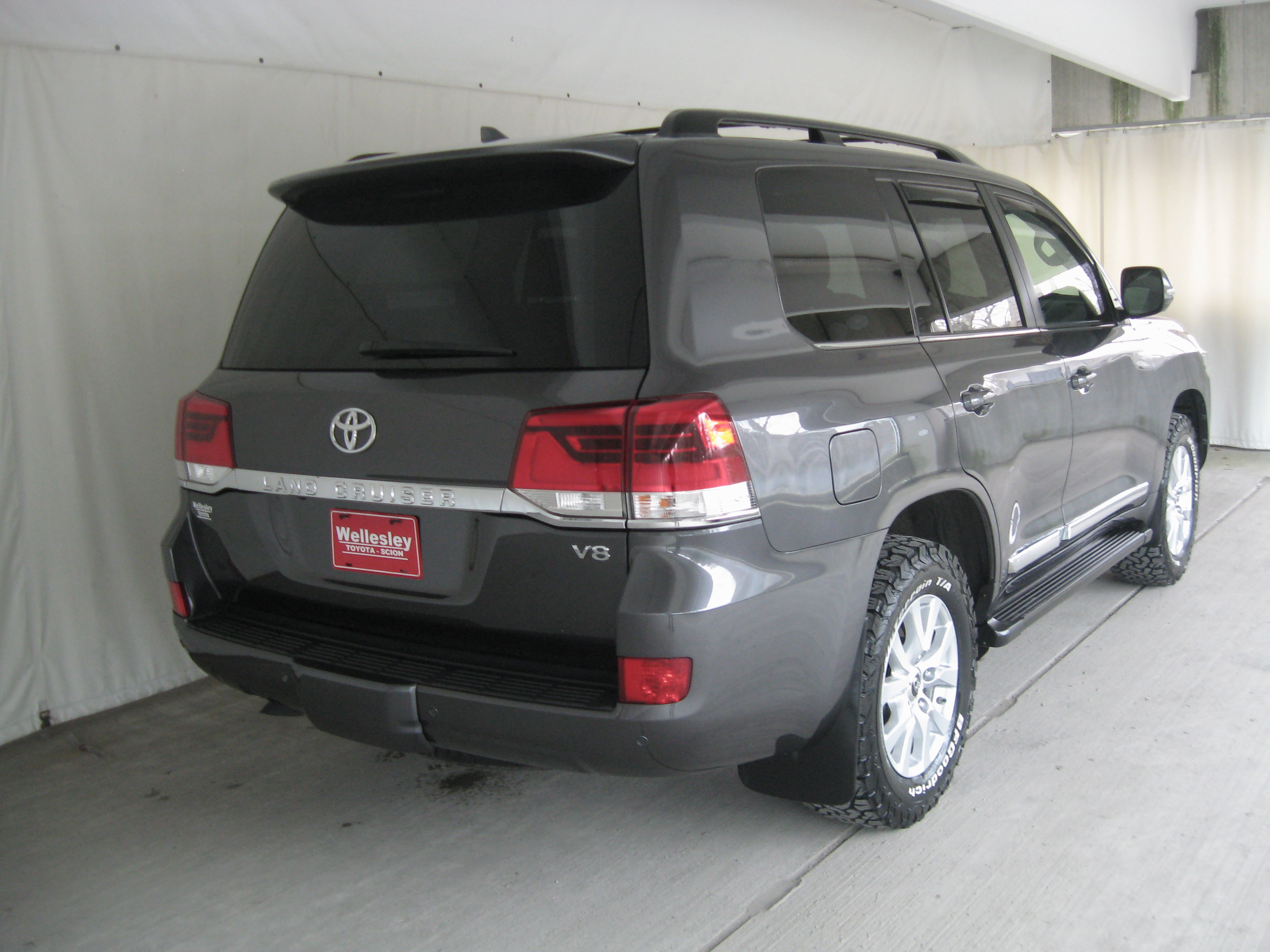 Used 2018 Toyota Land Cruiser image 8