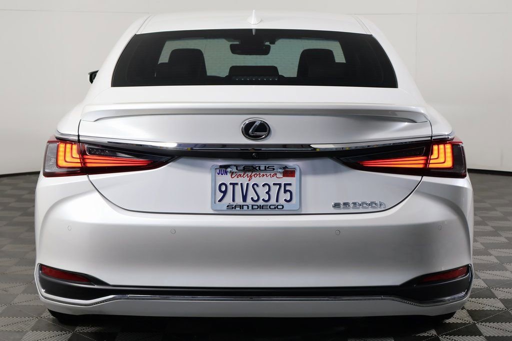 Certified 2025 Lexus ES 300h w/ Premium Package image 5