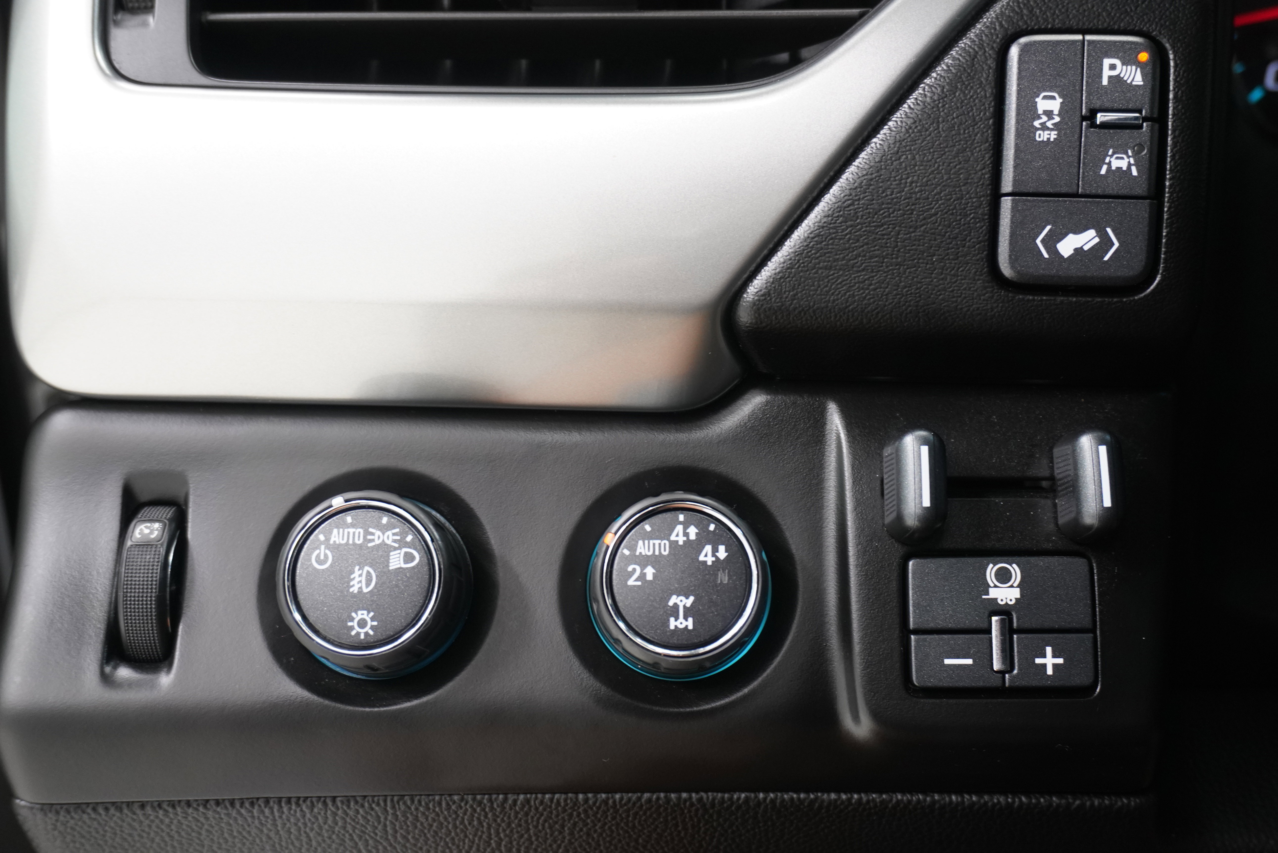 Used 2016 Chevrolet Suburban LTZ image 27