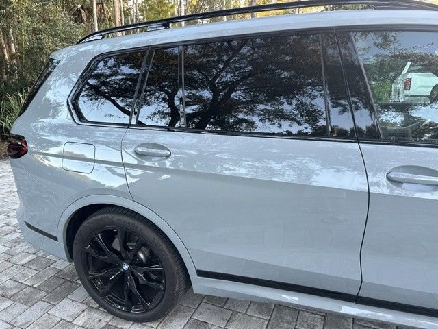 Used 2025 BMW X7 xDrive40i w/ M Sport Package image 7
