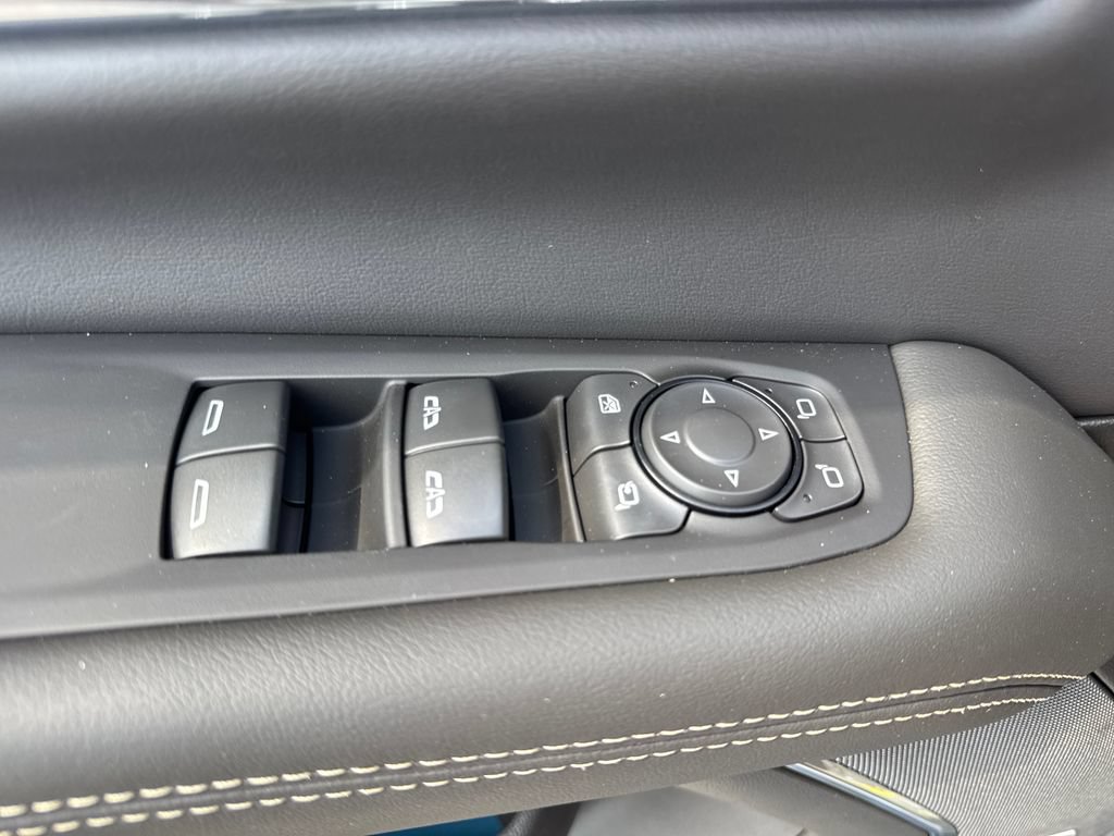 New 2026 GMC Yukon XL Elevation w/ Elevation Premium Package AWD/4WD image 17