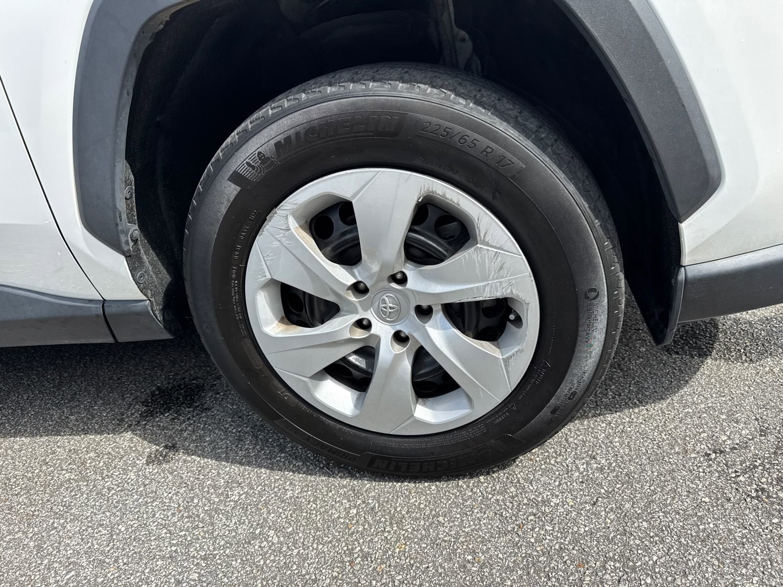 Used 2022 Toyota RAV4 LE image 12