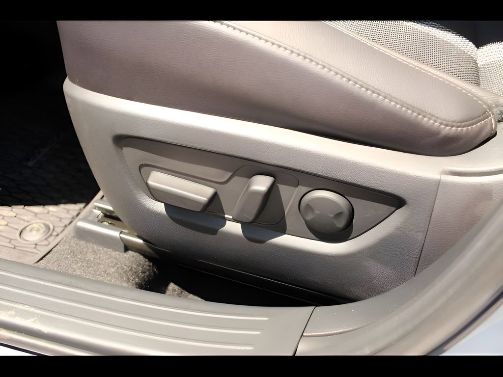 Used 2025 MAZDA CX-50 AWD 2.5 S w/ Preferred Package image 11