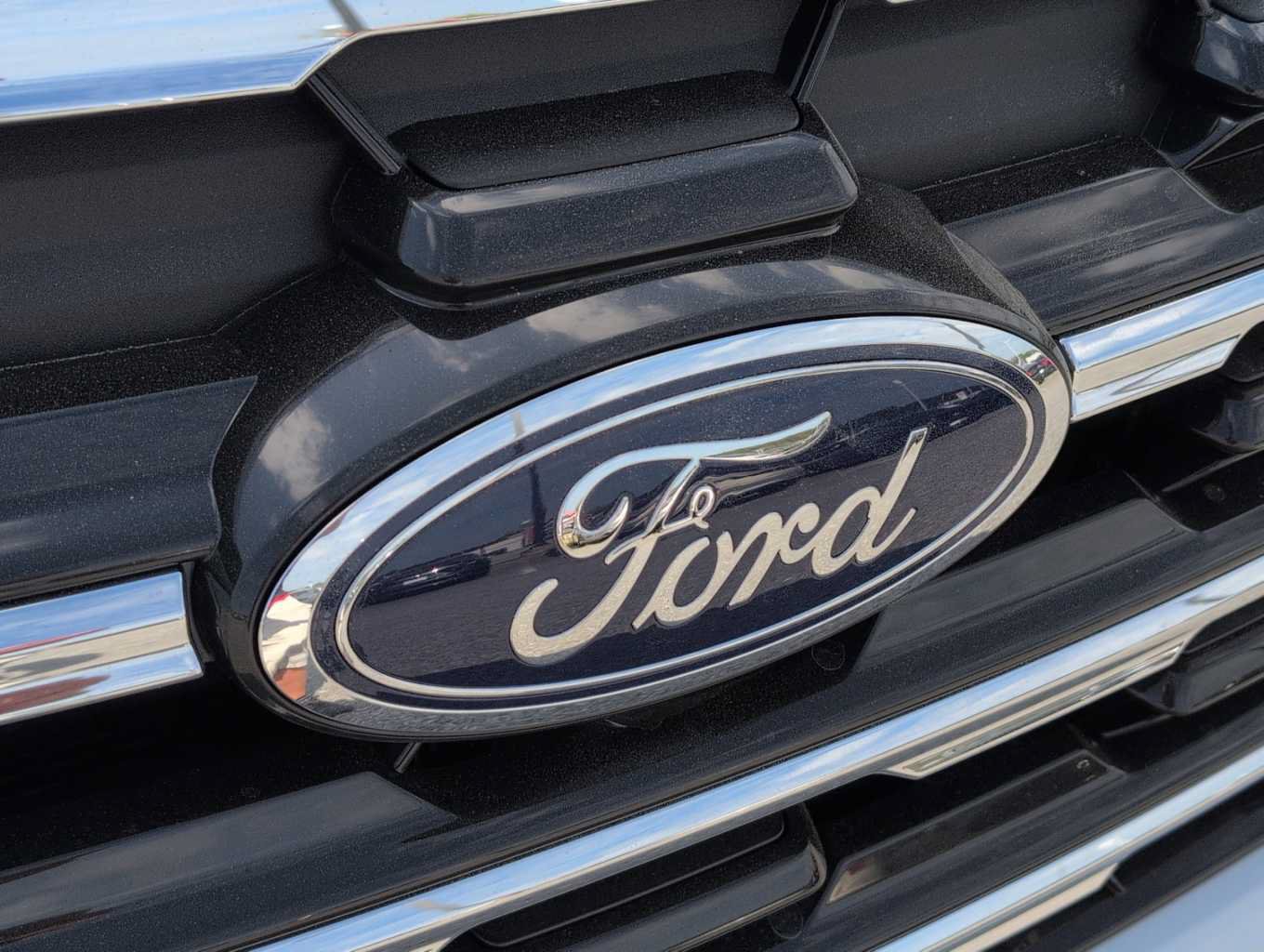 New 2026 Ford Explorer Active RWD image 17
