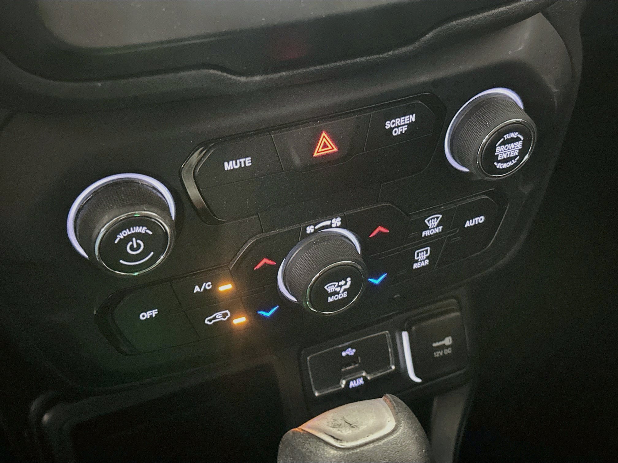 Used 2019 Jeep Renegade Latitude w/ Cold Weather Group FWD image 22