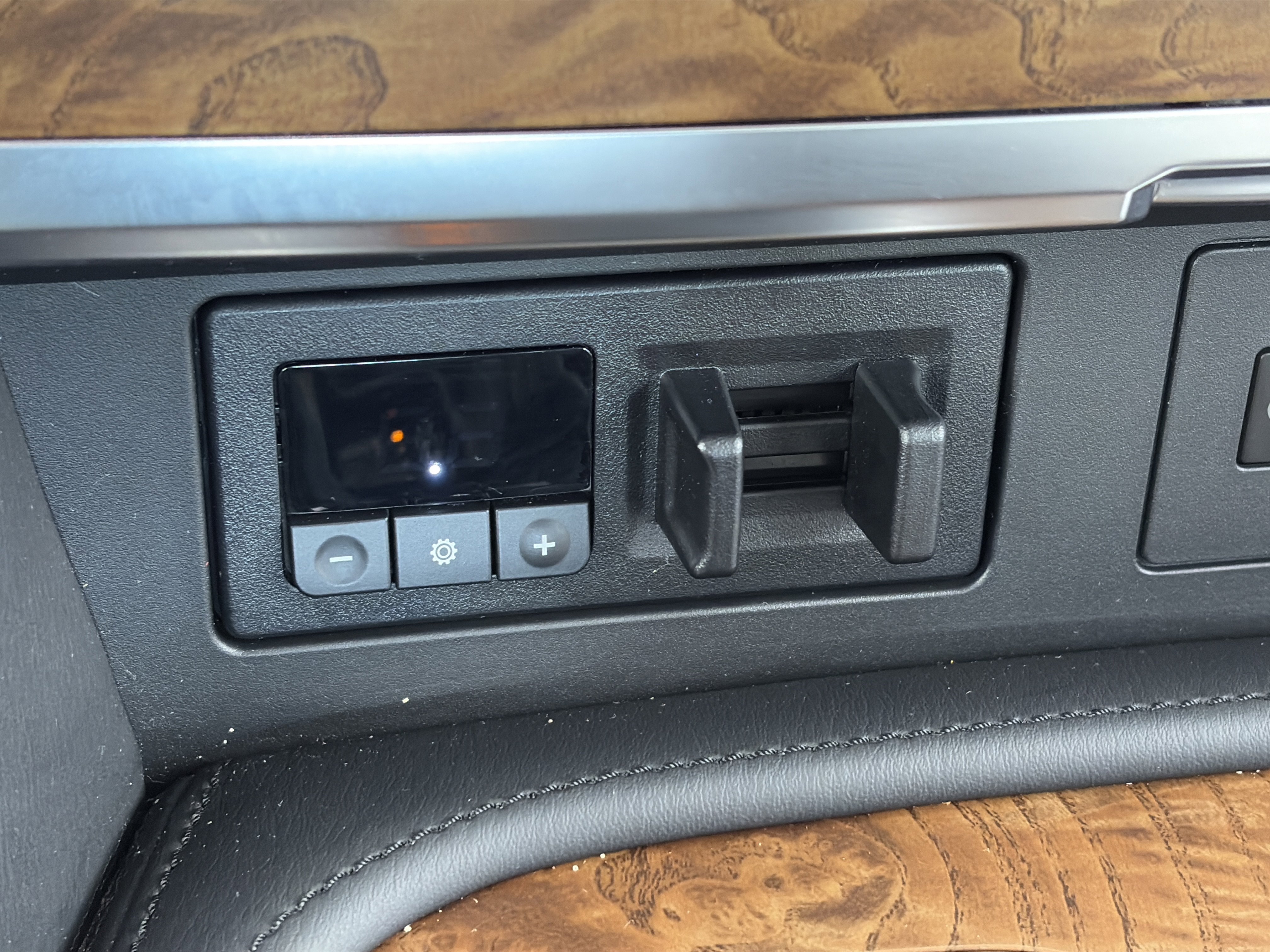 Certified 2023 Nissan Armada SL w/ Captain's Chairs Package image 27