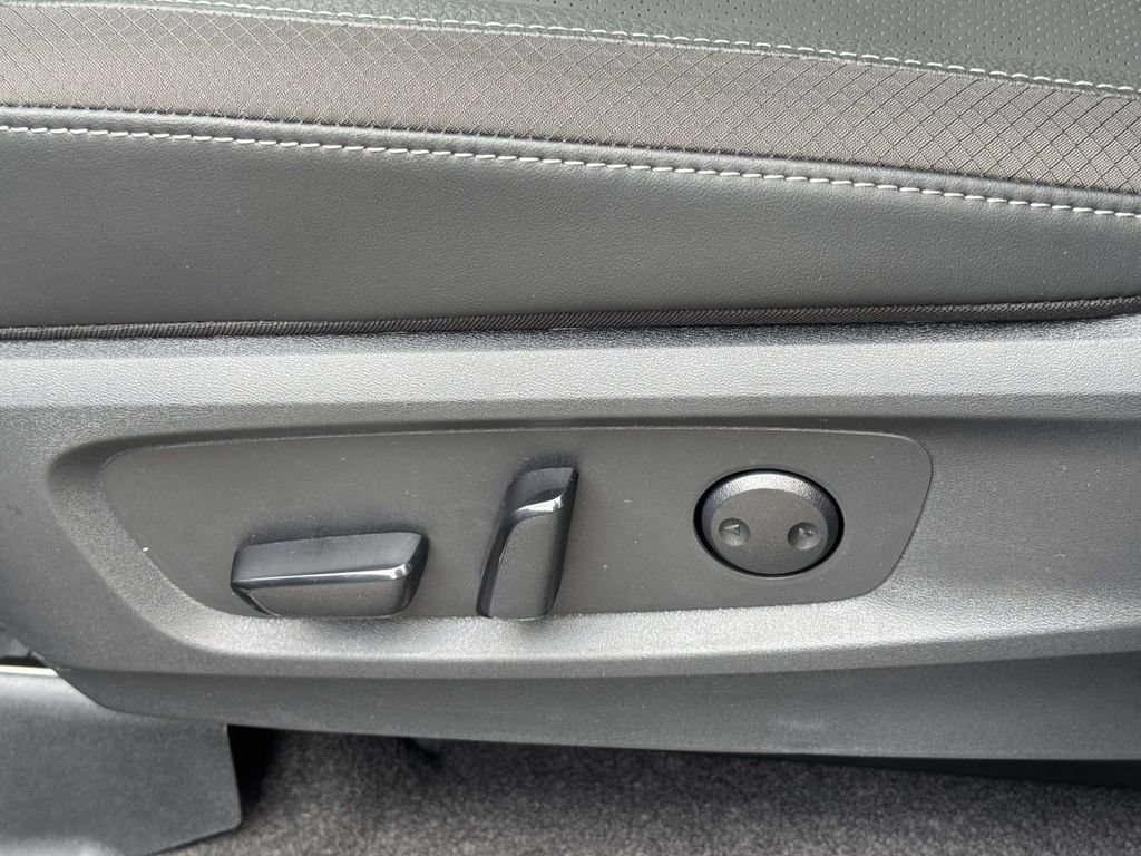 New 2026 Nissan Pathfinder SL AWD/4WD image 16