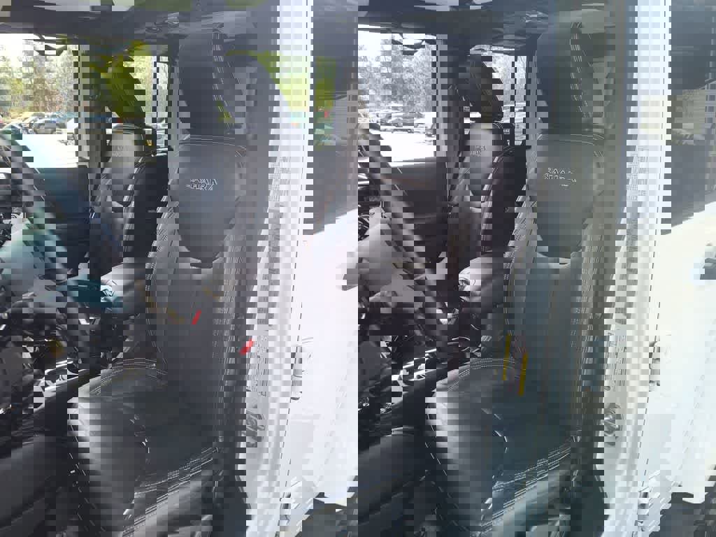 Used 2017 Jeep Wrangler Unlimited Sahara w/ Connectivity Group image 11