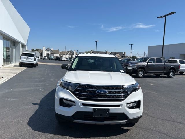 Used 2022 Ford Explorer XLT w/ Equipment Group 202A image 3