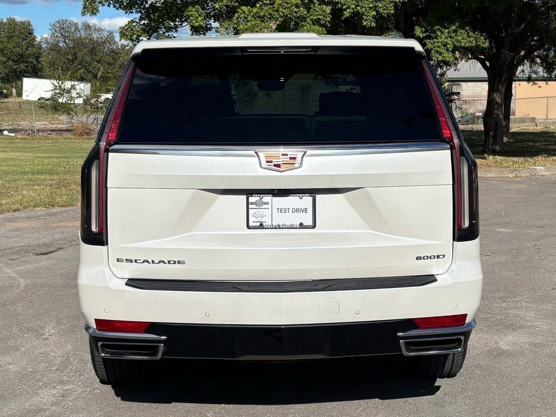 Used 2024 Cadillac Escalade Premium Luxury Platinum w/ LPO, Floor Liner Package AWD/4WD image 5