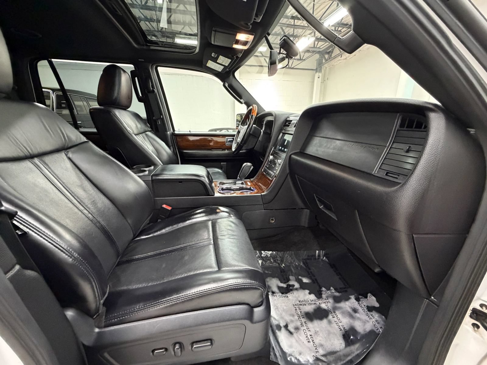 Used 2017 Lincoln Navigator Select AWD/4WD image 22