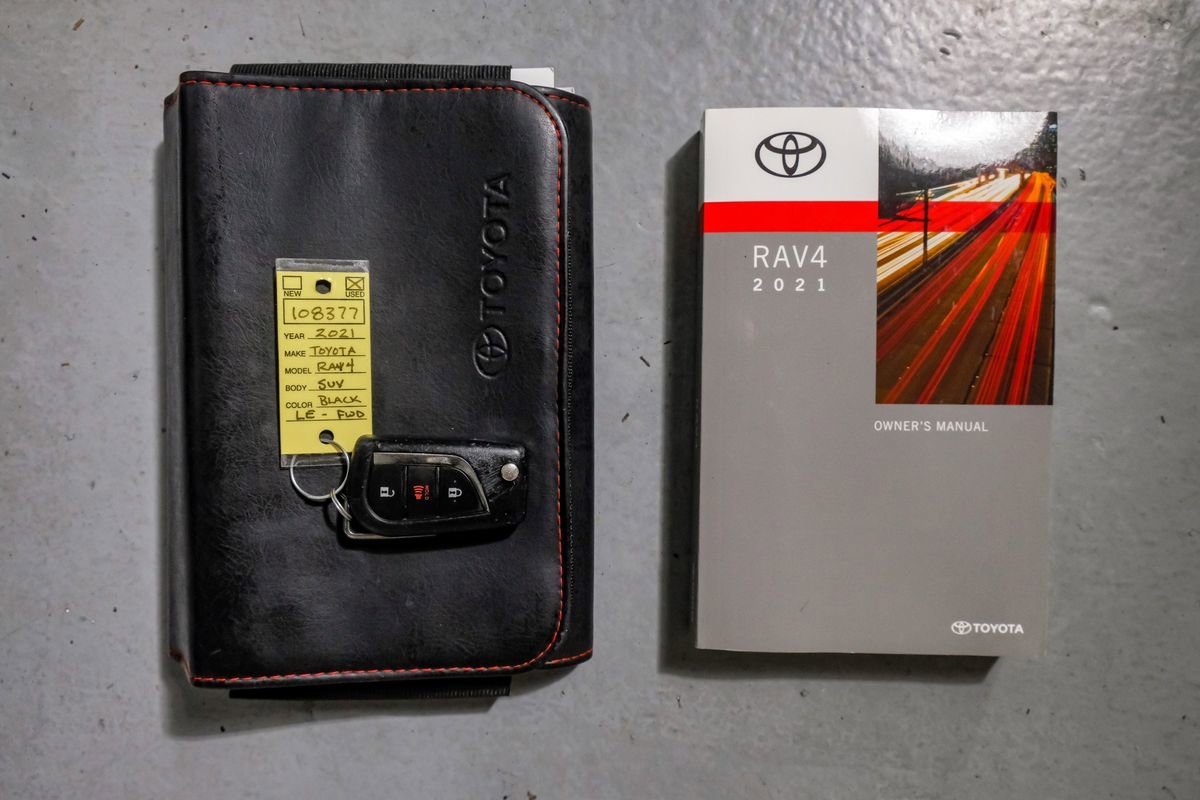 Used 2021 Toyota RAV4 LE FWD image 54