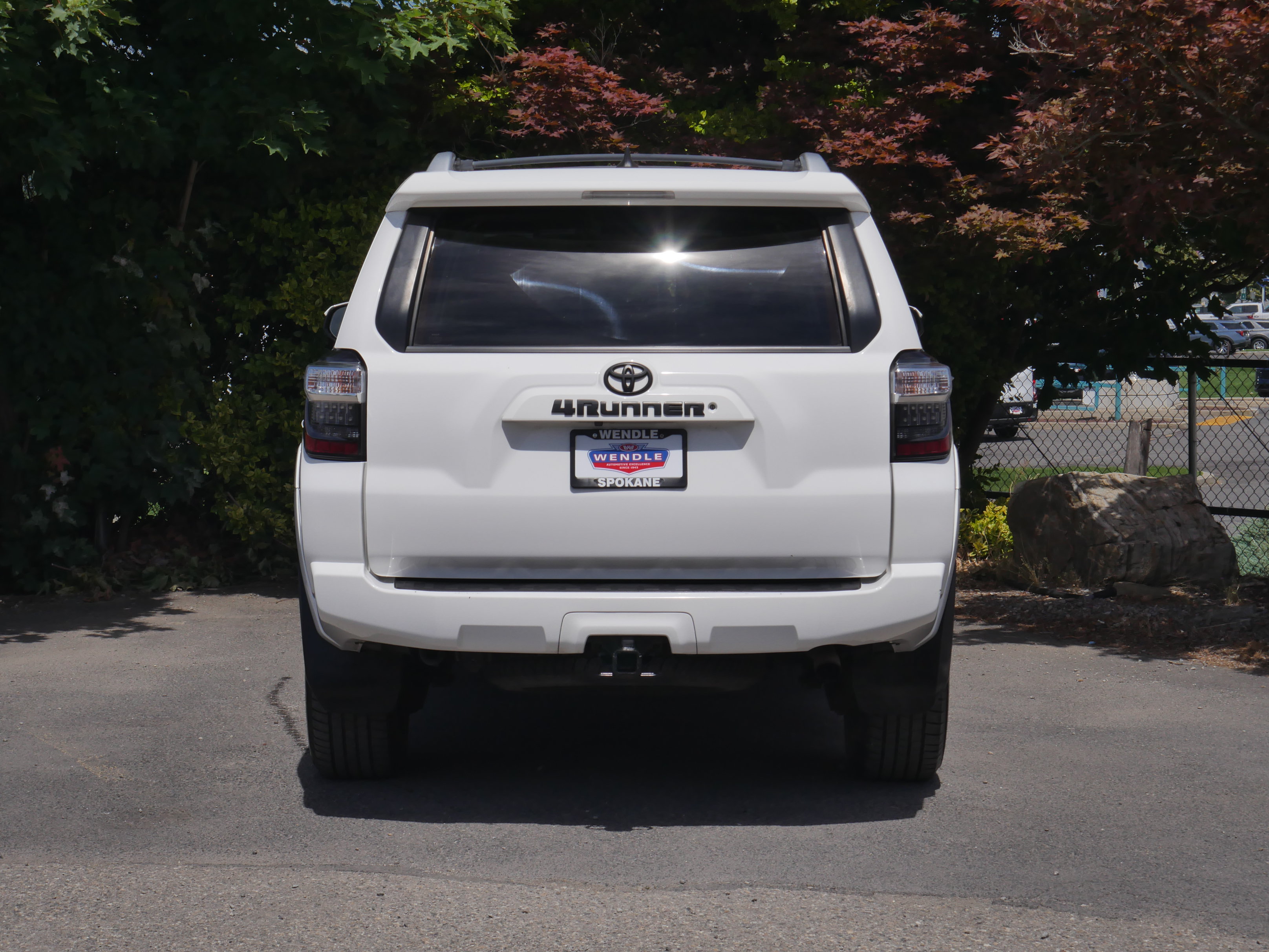 Used 2016 Toyota 4Runner SR5 AWD/4WD image 17
