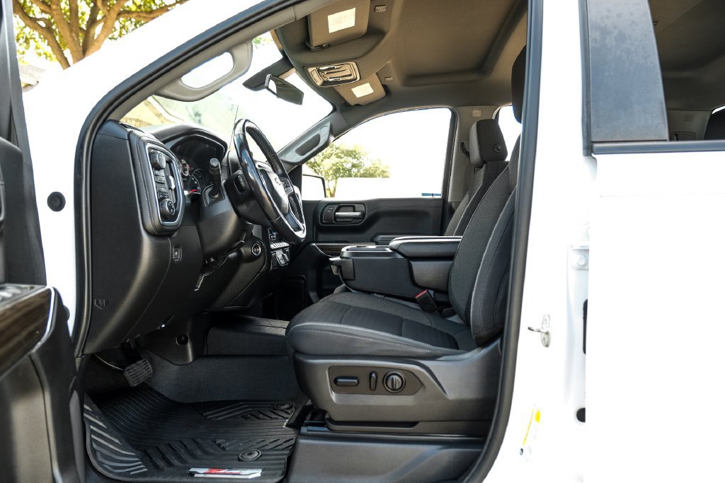 Used 2021 Chevrolet Silverado 1500 LT AWD/4WD image 3