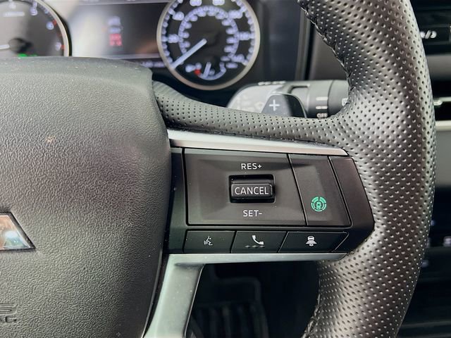 Used 2025 Mitsubishi Outlander SE image 34