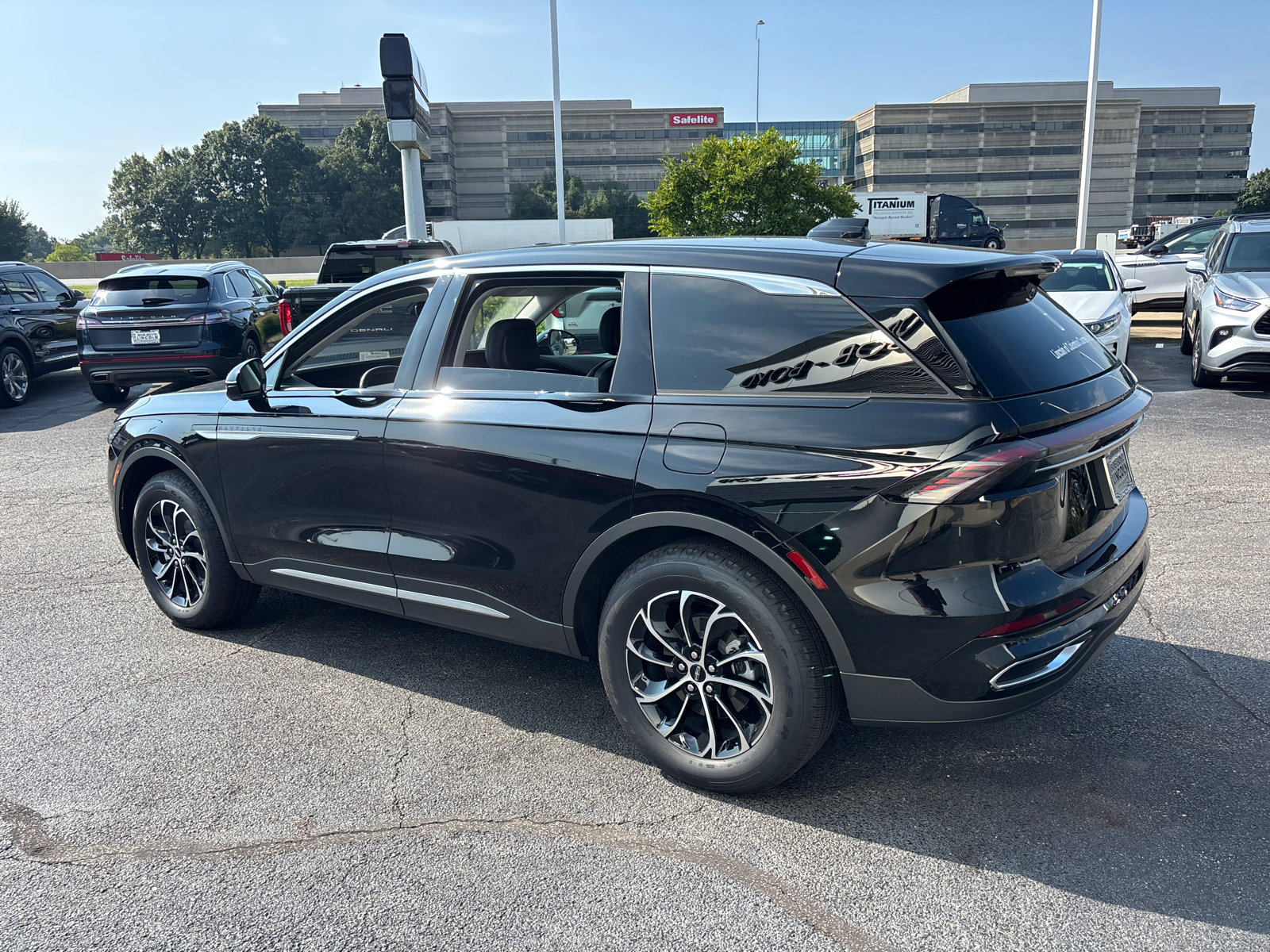 New 2026 Lincoln Nautilus Premier AWD/4WD image 5