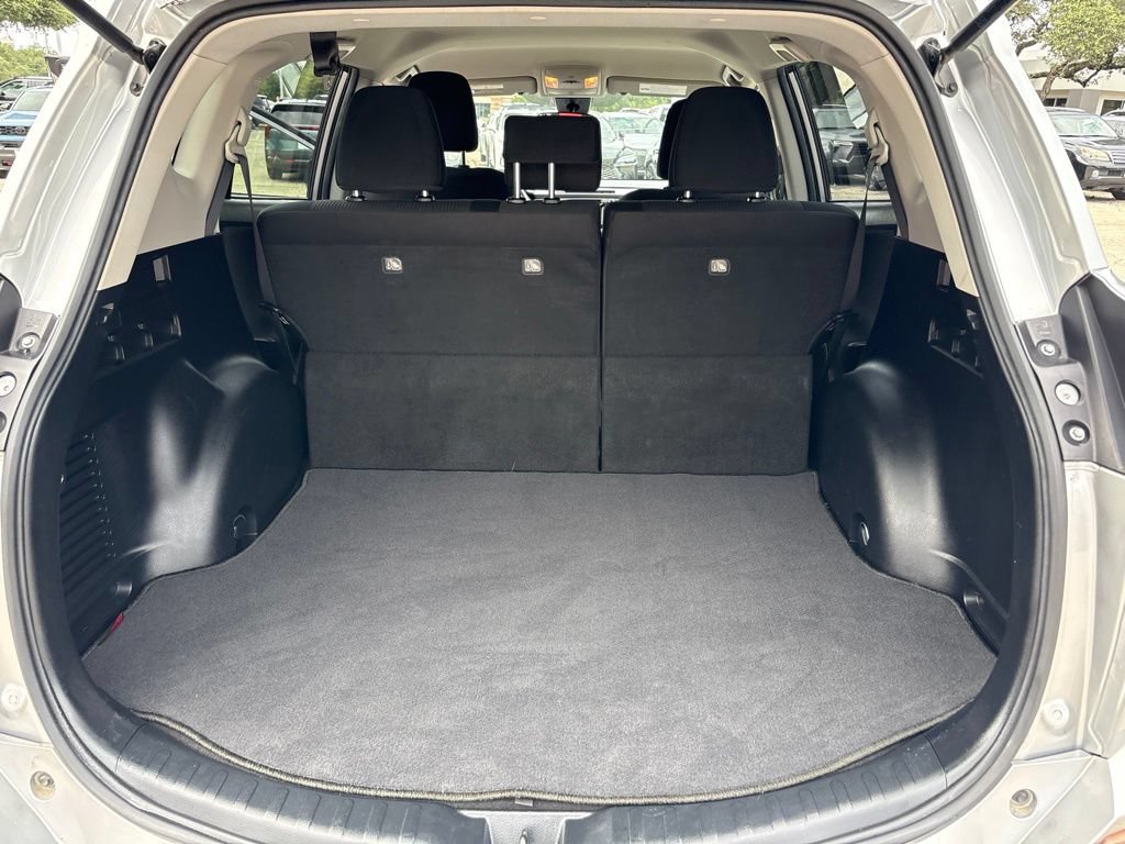 Used 2018 Toyota RAV4 LE FWD image 20