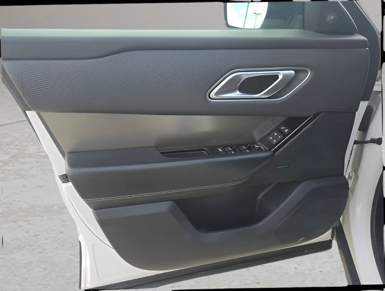 Used 2020 Land Rover Range Rover Velar S AWD/4WD image 9