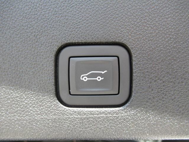 Certified 2025 Cadillac XT6 Sport w/ Platinum Package image 38