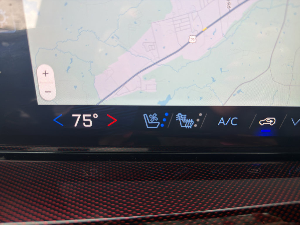 Used 2025 Chevrolet Traverse RS FWD image 25