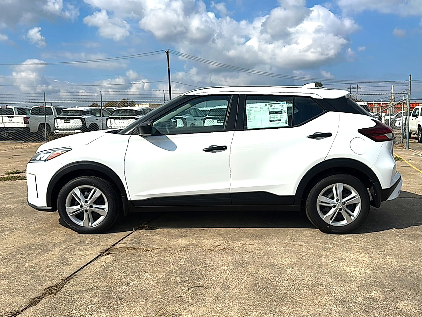 New 2025 Nissan Kicks Play S FWD image 5