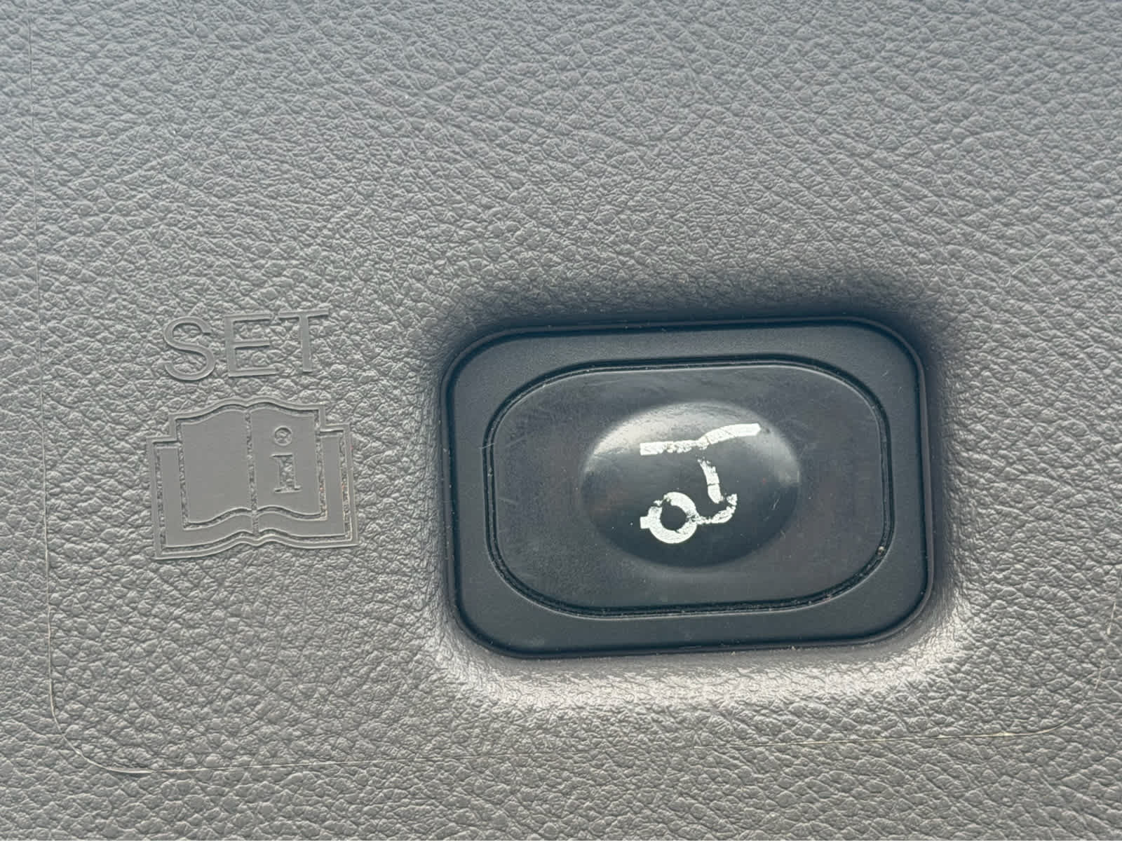 Used 2018 Lincoln MKX Select FWD image 9