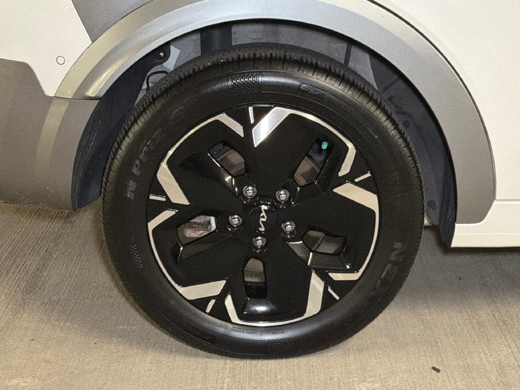 Certified 2023 Kia Niro Wave w/ Wave Preserve Package FWD image 8