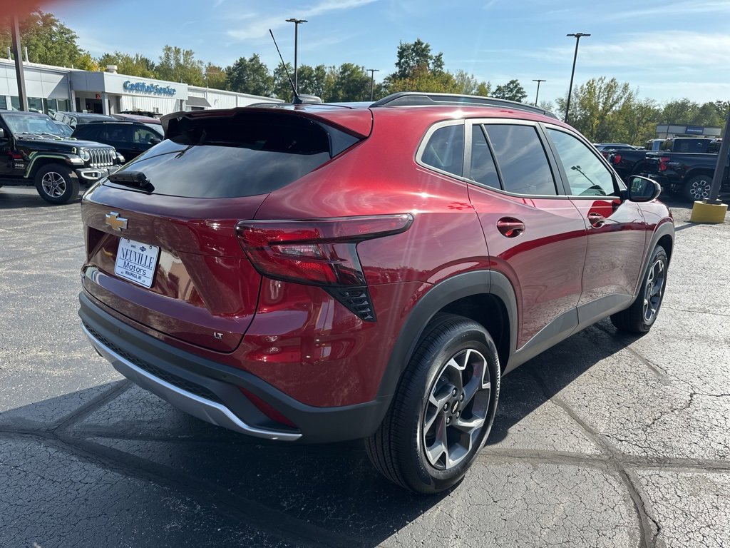 Used 2025 Chevrolet Trax LT w/ Driver Confidence Package image 3