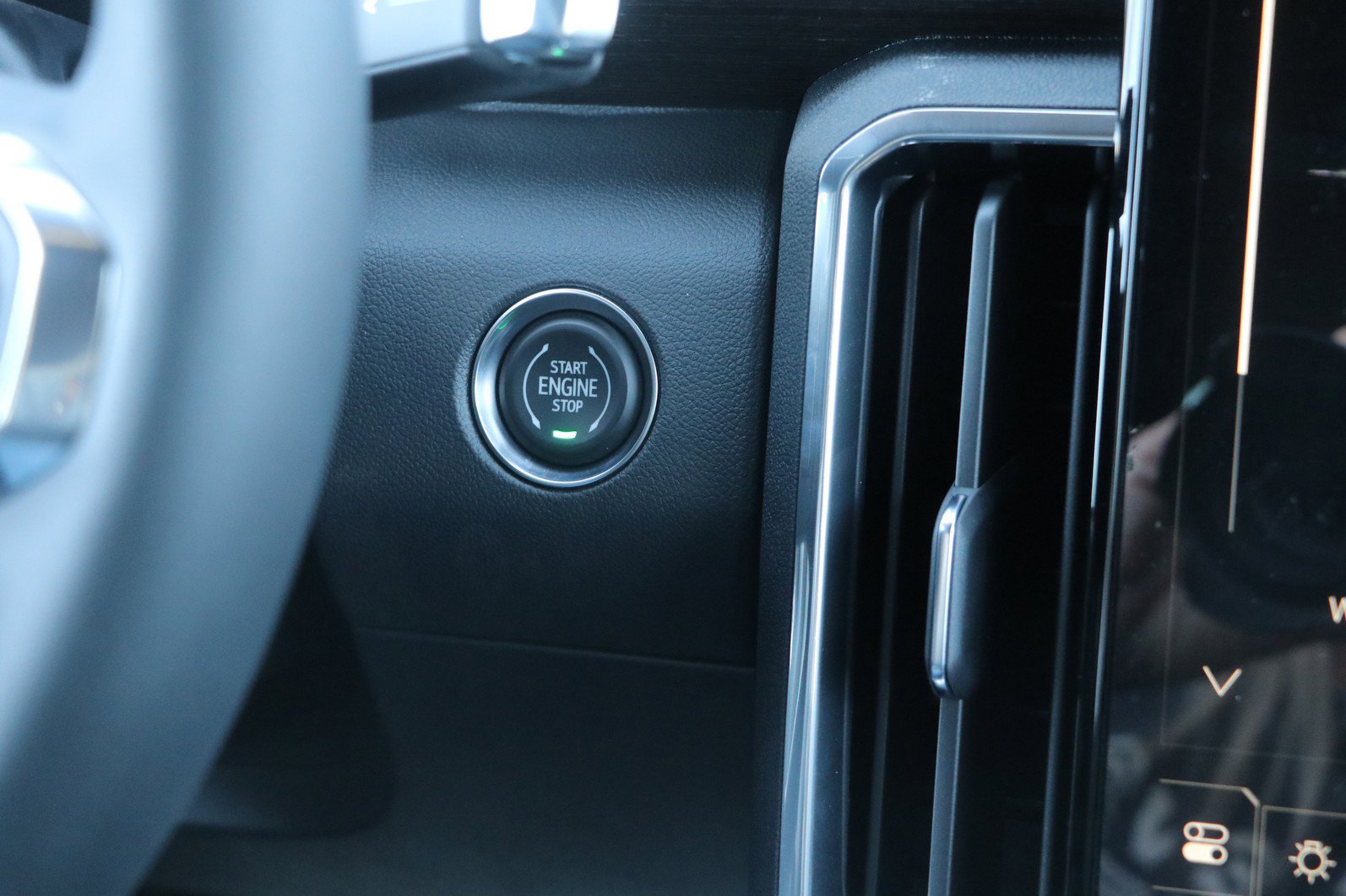 New 2026 GMC Acadia Denali w/ Super Cruise Package image 24