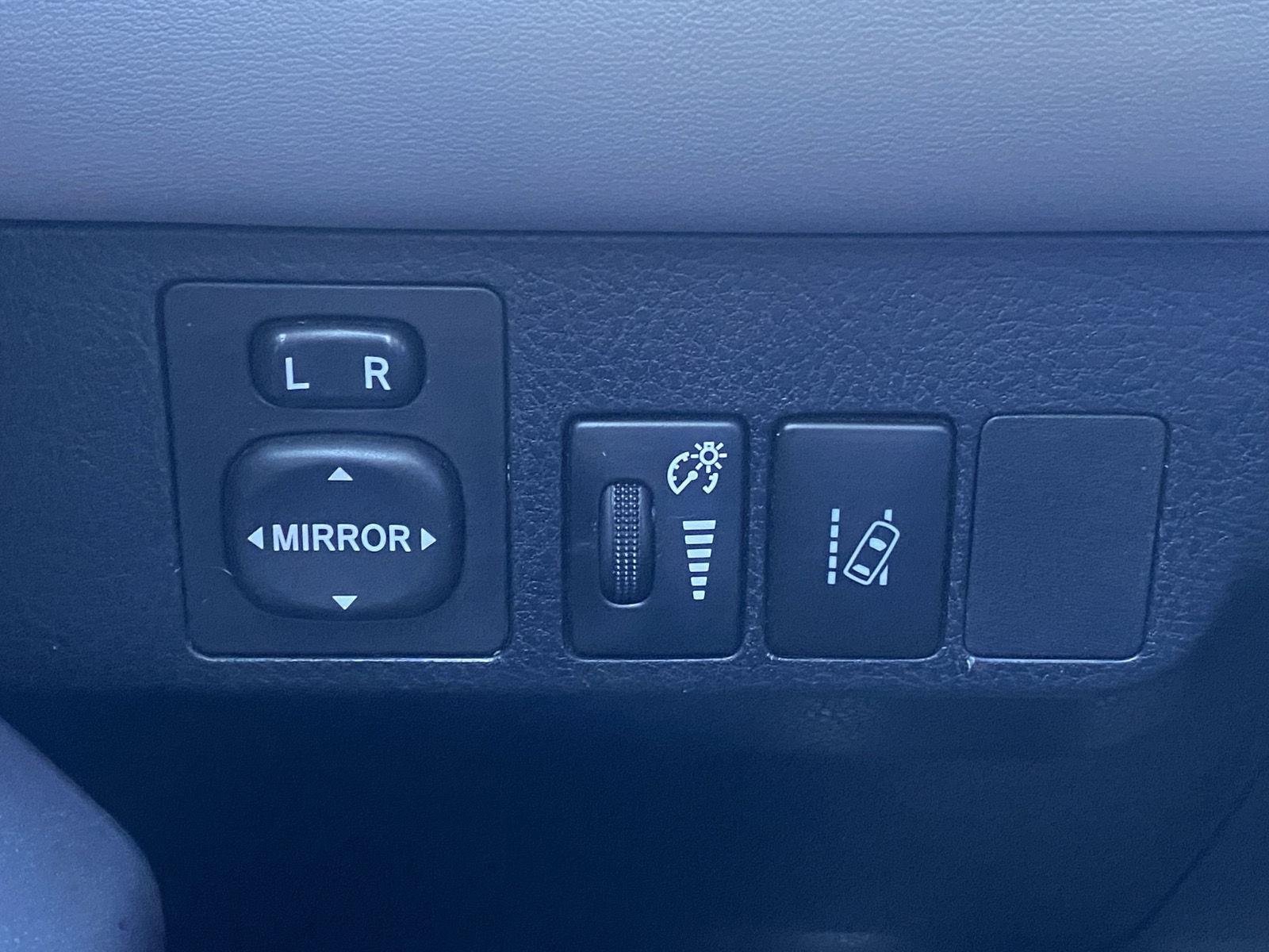 Used 2017 Toyota RAV4 XLE w/ All Weather Liner Package AWD/4WD image 17