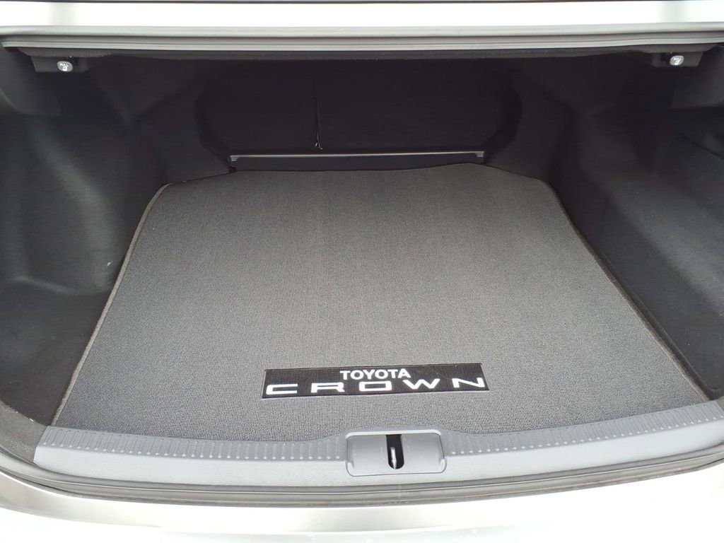Used 2025 Toyota Crown Limited w/ Advanced Technology Package image 10