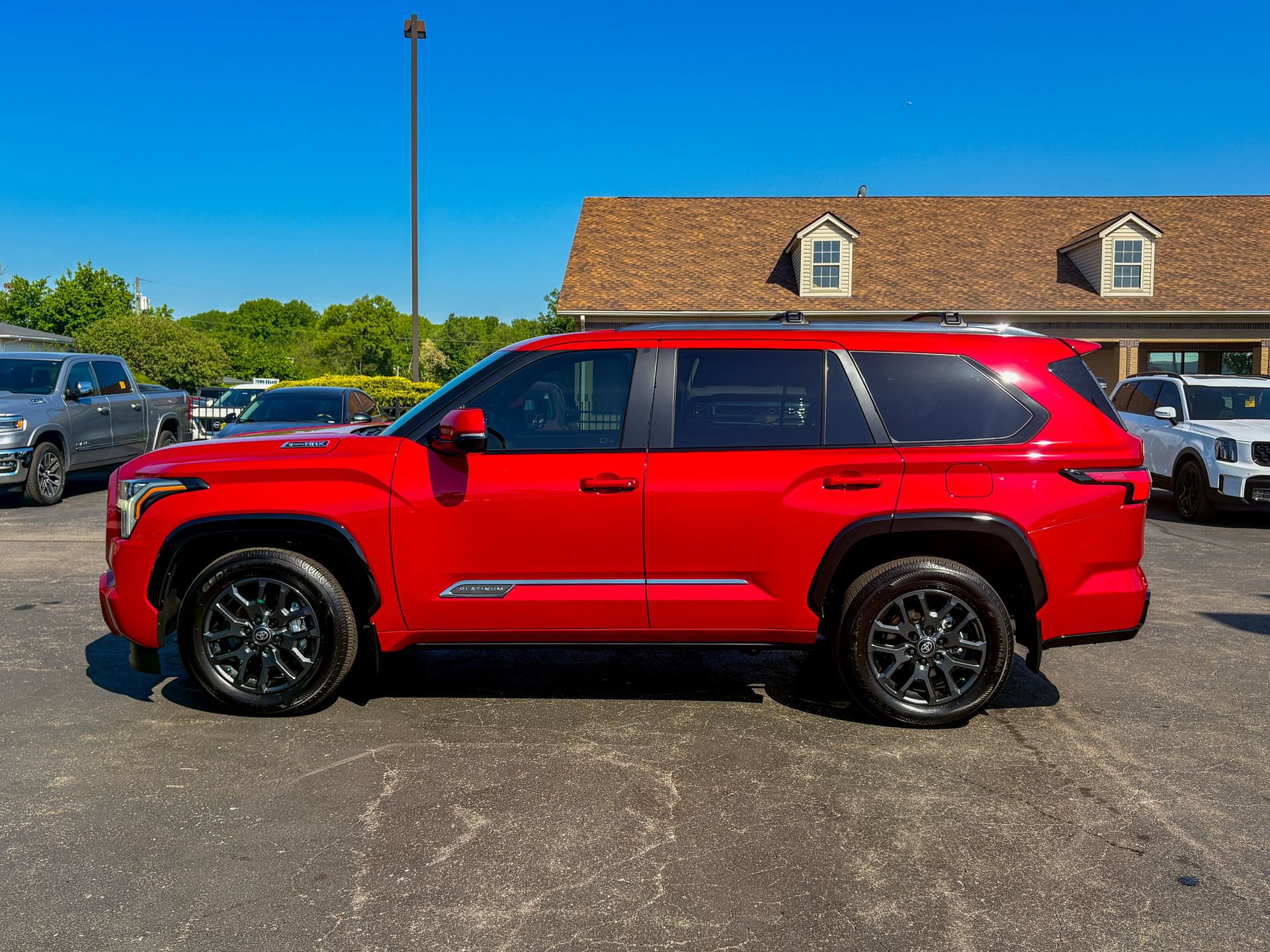 Used 2025 Toyota Sequoia Platinum AWD/4WD image 9