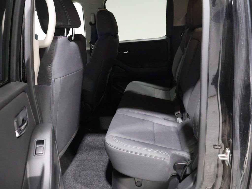 Used 2024 Nissan Frontier SV image 18