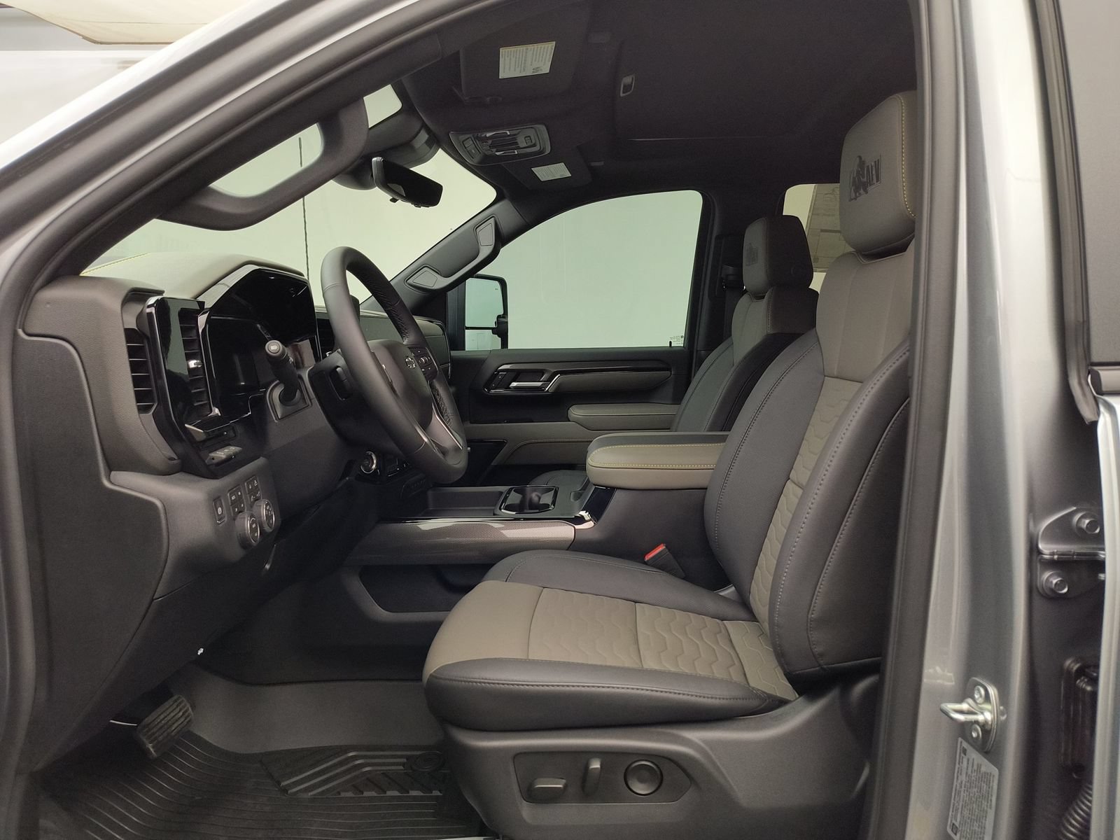 New 2026 Chevrolet Silverado 2500 ZR2 w/ ZR2 Bison Edition AWD/4WD image 5