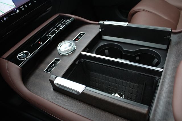 New 2026 Lincoln Navigator Reserve AWD/4WD image 16