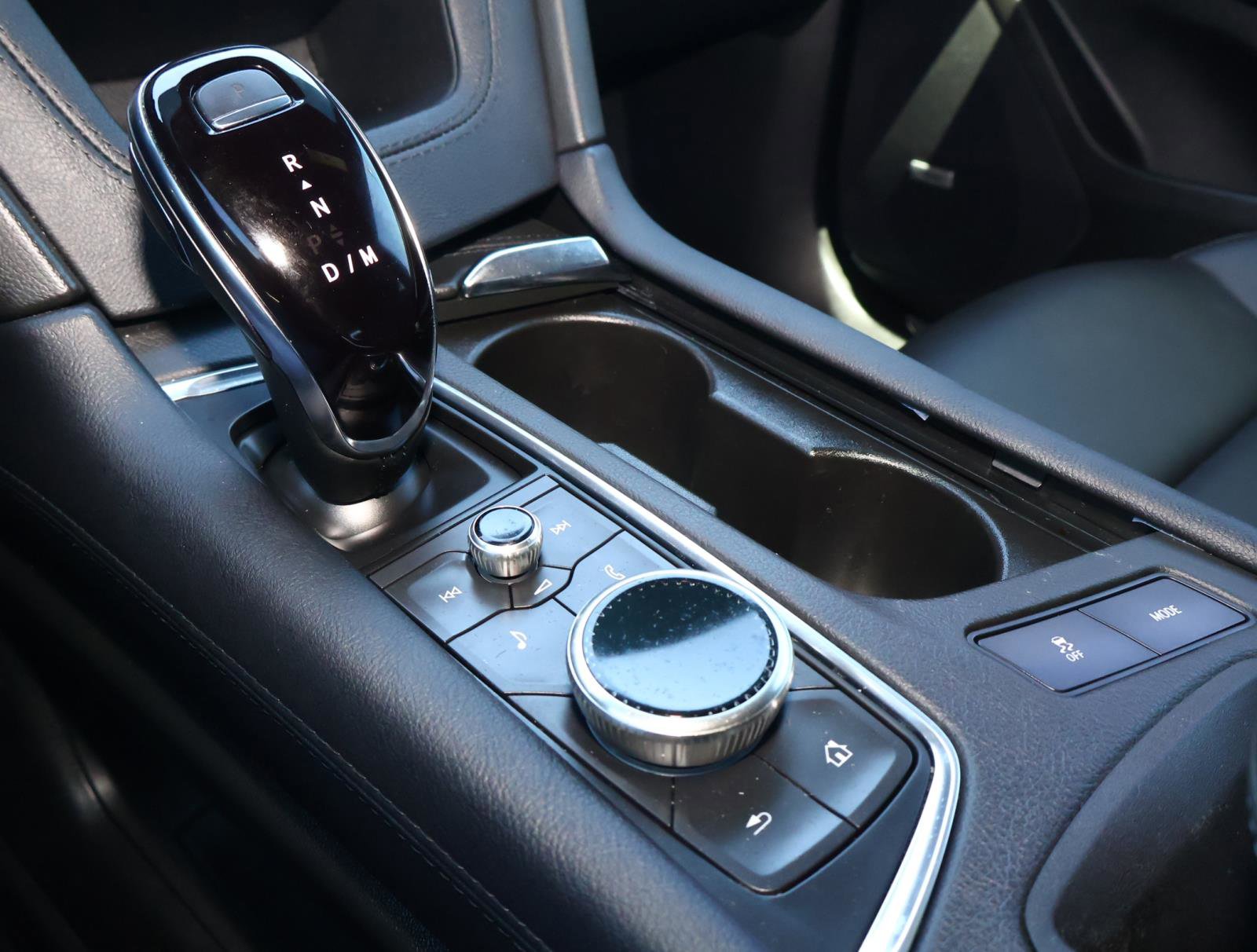 Certified 2025 Cadillac XT5 Luxury w/ LPO, Floor Liner Package FWD image 27