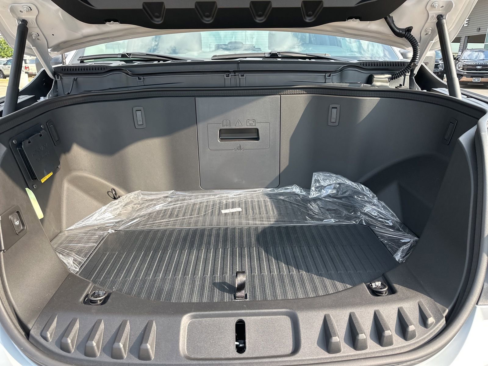 New 2025 Ford F150 Lightning Flash AWD/4WD image 3