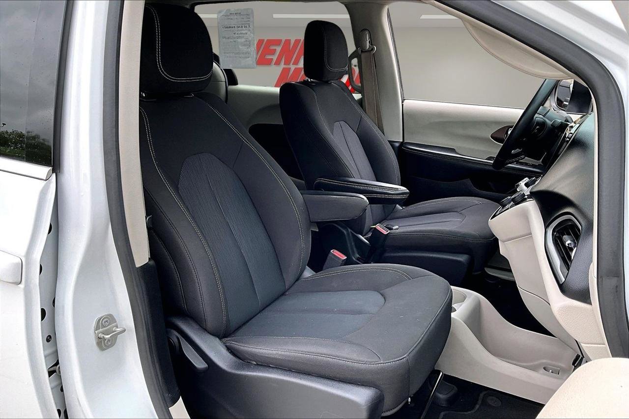 Used 2023 Chrysler Voyager LX FWD image 30