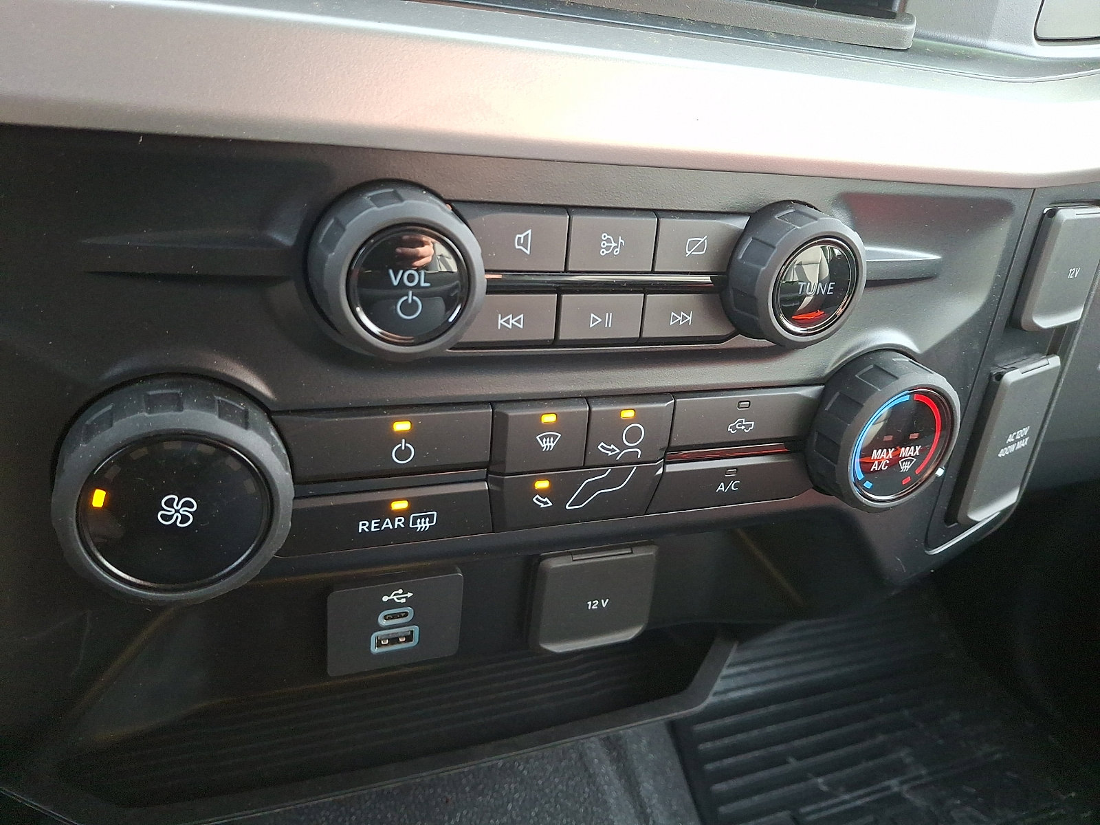 Used 2024 Ford F550 4x4 Crew Cab Super Duty image 14