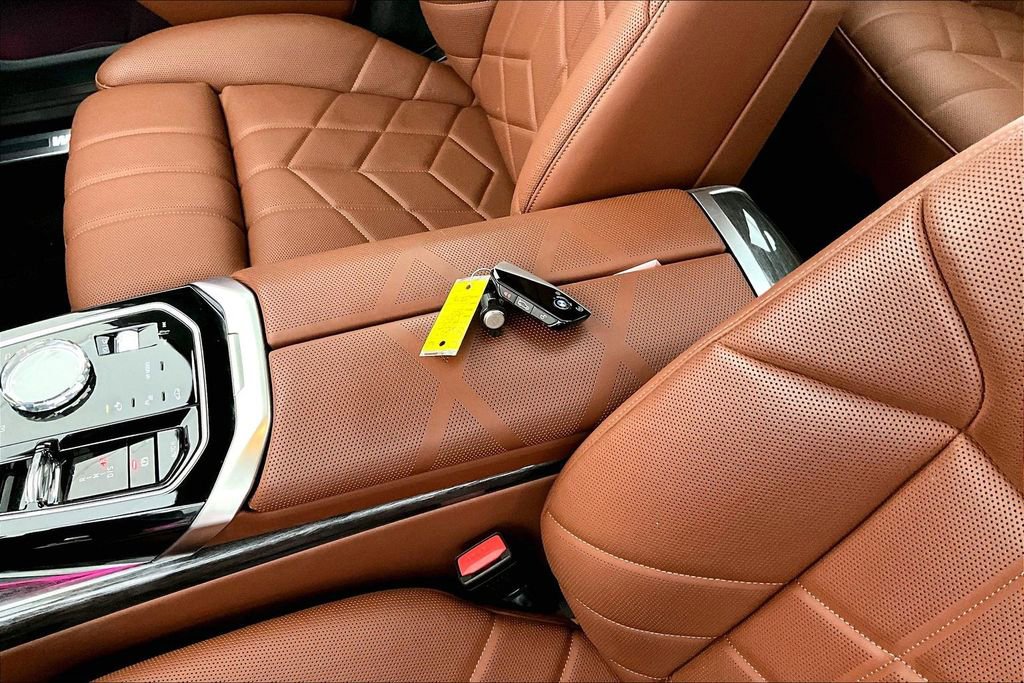 Used 2025 BMW 740i image 14